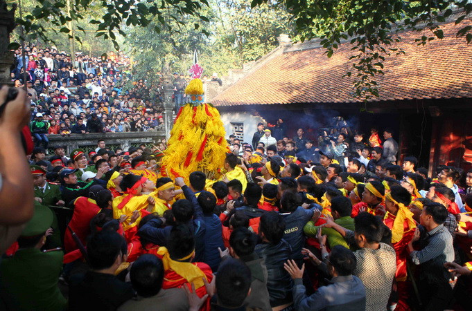 Chữ An thời AI và những biển người đi lễ-3