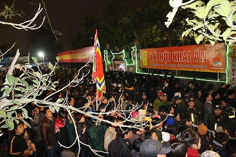 Chữ An thời AI và những biển người đi lễ